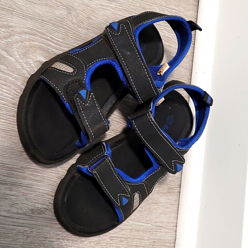 Boys summr sandals size 13